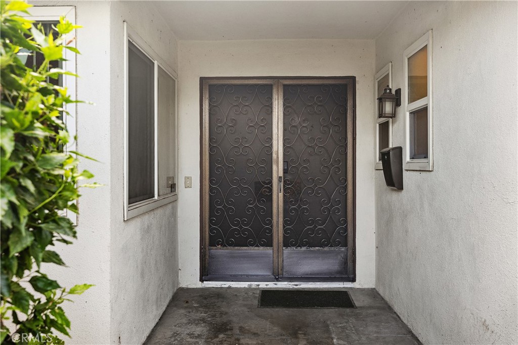 10276 Falcon Avenue Fountain Valley, CA 92708 - Photo 3 of 33