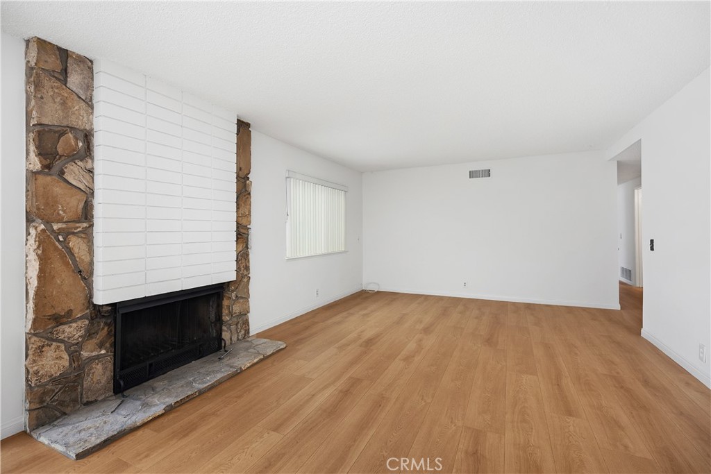 10276 Falcon Avenue Fountain Valley, CA 92708 - Photo 6 of 33 Living Room