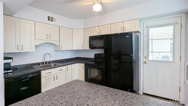 $114,900 | 1669 Mayenne Court, Unit B, St. Louis, MO 63125