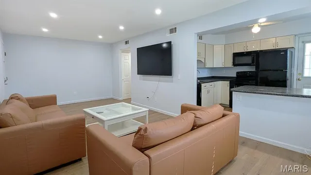 $114,900 | 1669 Mayenne Court, Unit B, St. Louis, MO 63125