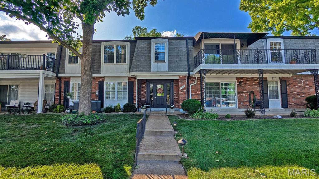 1669 Mayenne Court, Unit B St. Louis, MO 63125 - Photo 4 of 32