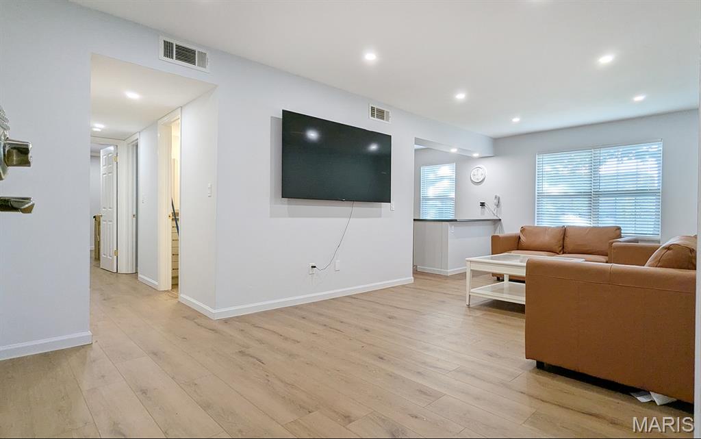 1669 Mayenne Court, Unit B St. Louis, MO 63125 - Photo 10 of 32