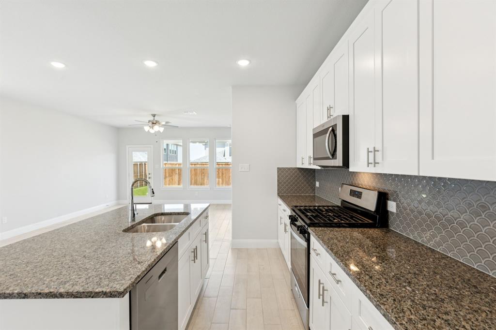 725 Rusty Spurs Place Weston, TX 75009 - Photo 3 of 40