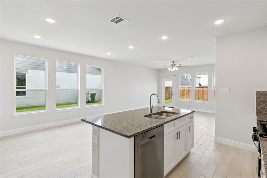 725 Rusty Spurs Place Weston, TX 75009 - Photo 4 of 40