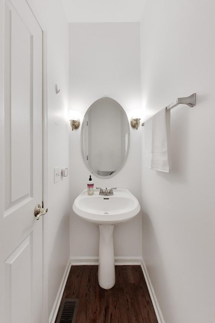 1225 West Lexington Street, Unit 1225 Chicago, IL 60607 - Photo 4 of 16