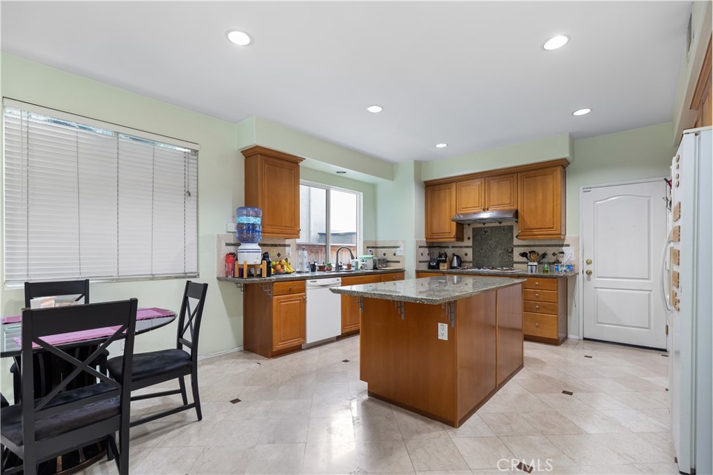 1285 Fairbury Lane Anaheim, CA 92807 - Photo 11 of 33