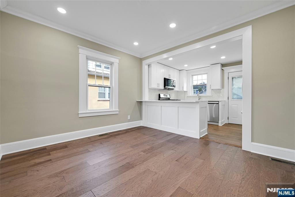 25 Marinus Street Rochelle Park, NJ 07662 - Photo 8 of 15