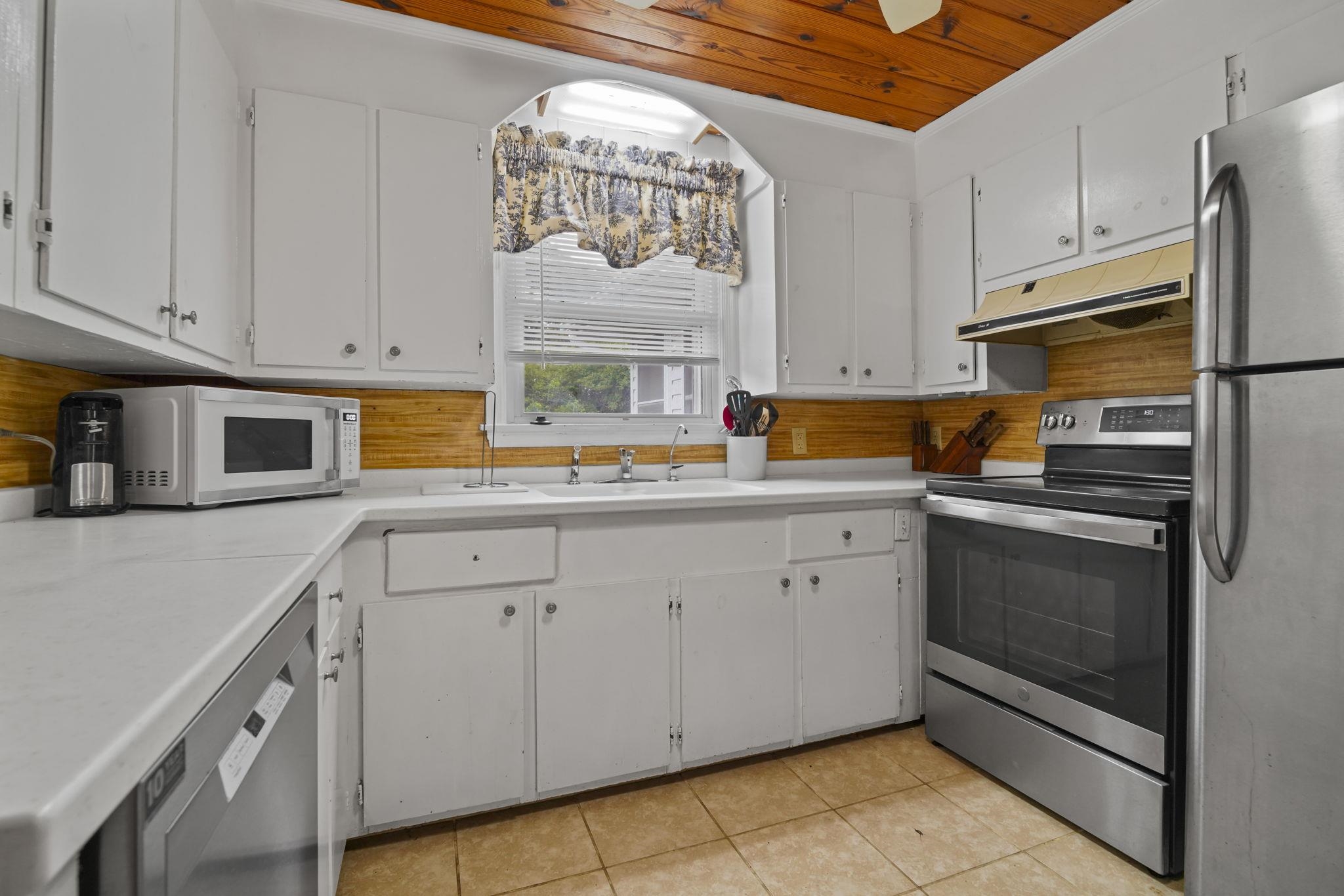 132 Calhoun Drive Murrells Inlet, SC 29576 - Photo 18 of 44