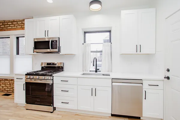 $3,000 | 6677 North Oliphant Avenue, Unit 401, Chicago, IL 60631