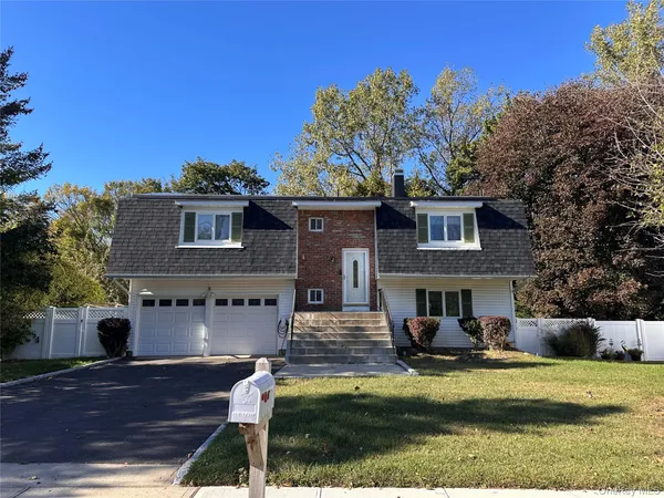 $780,000 | 23 Bowman Lane, Kings Park, NY 11754
