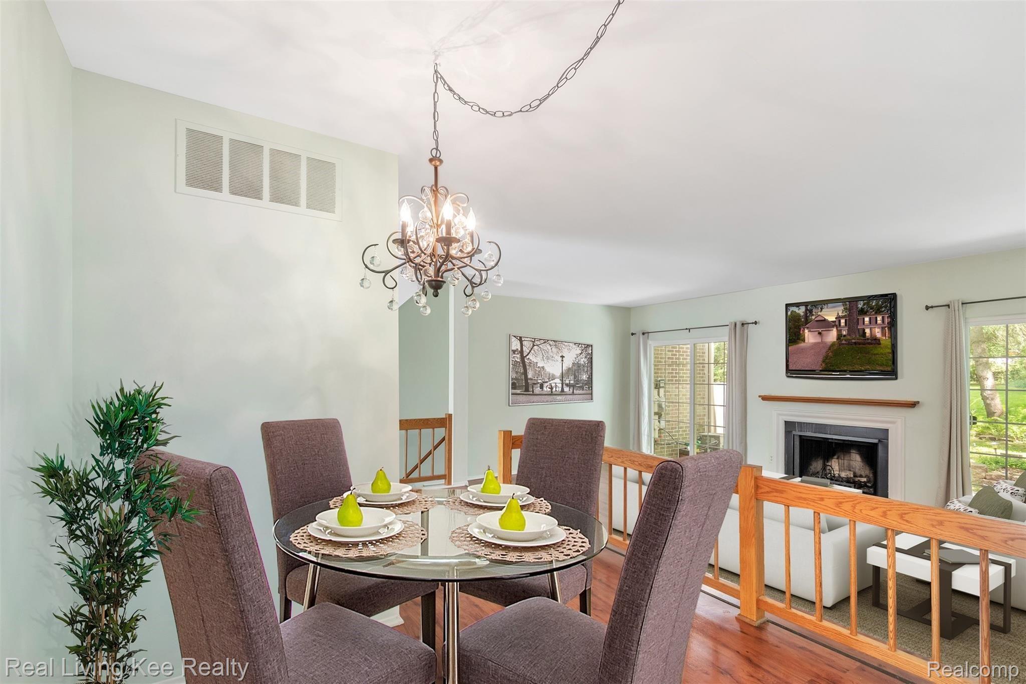 1594 Ravine Lane Rochester, MI 48306 - Photo 16 of 32 Ravinestagedboth.jpg