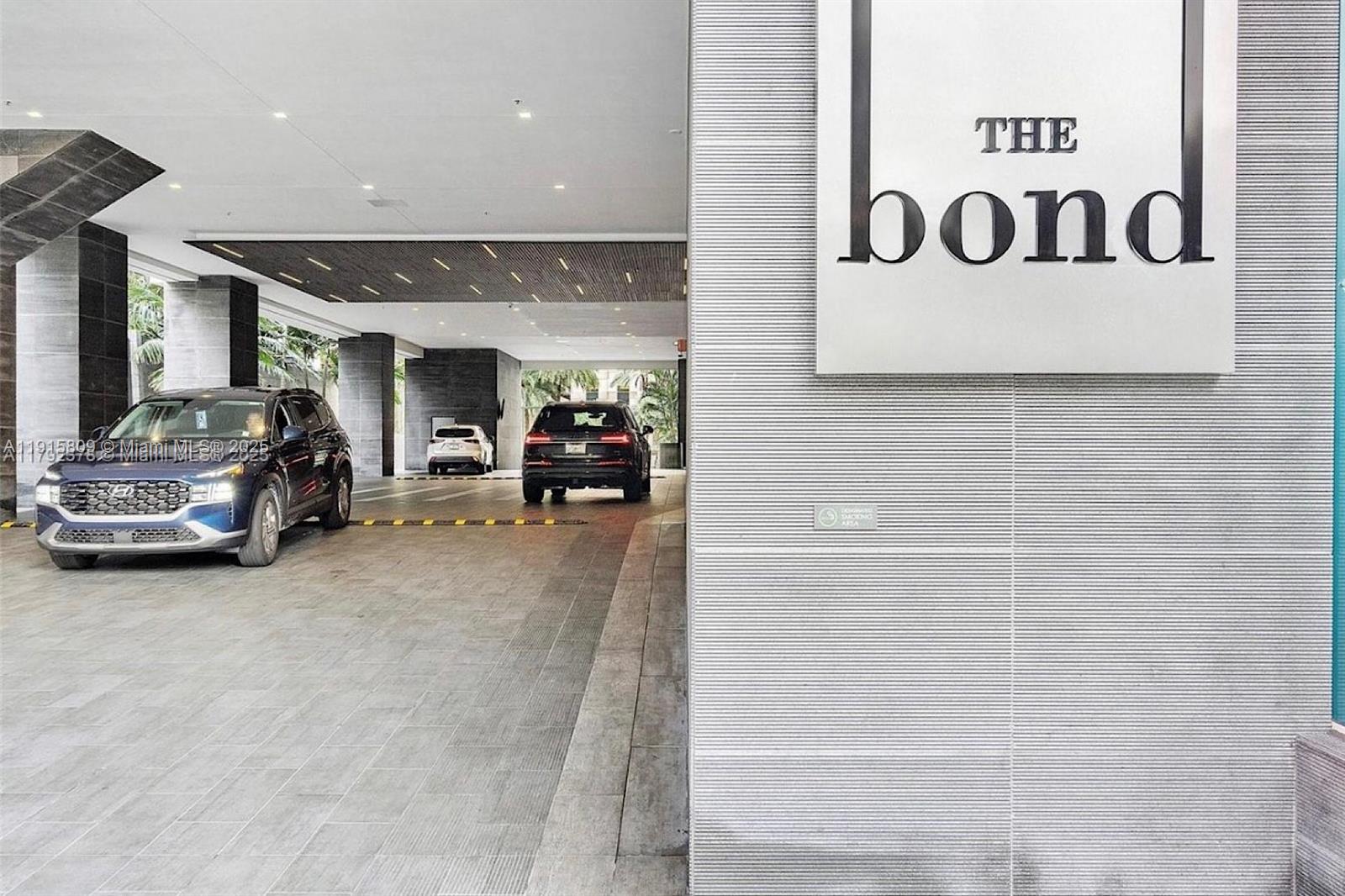 1080 Brickell Avenue, Unit 3705 Miami, FL 33131 - Photo 32 of 32 a view of parking area