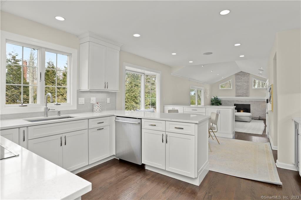 54 Country Club Road Darien, CT 06820 - Photo 12 of 40