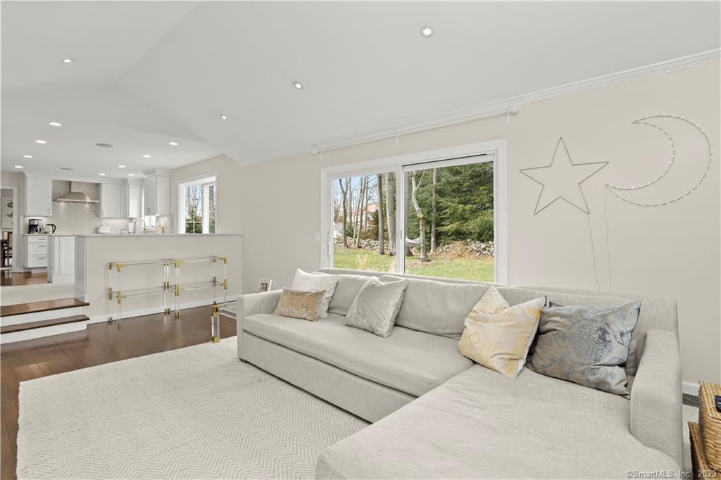 54 Country Club Road Darien, CT 06820 - Photo 17 of 40