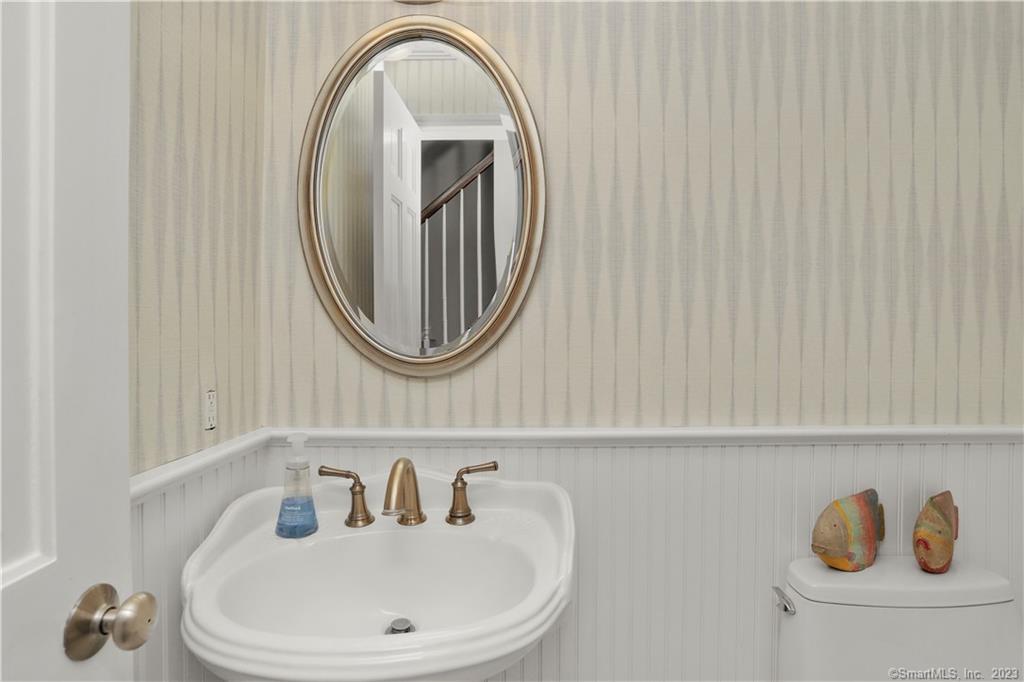 54 Country Club Road Darien, CT 06820 - Photo 18 of 40