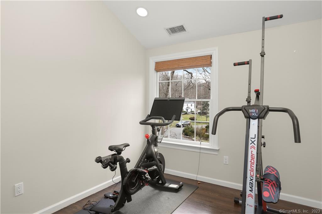 54 Country Club Road Darien, CT 06820 - Photo 23 of 40