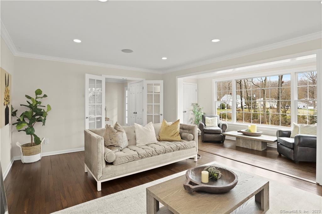 54 Country Club Road Darien, CT 06820 - Photo 8 of 40