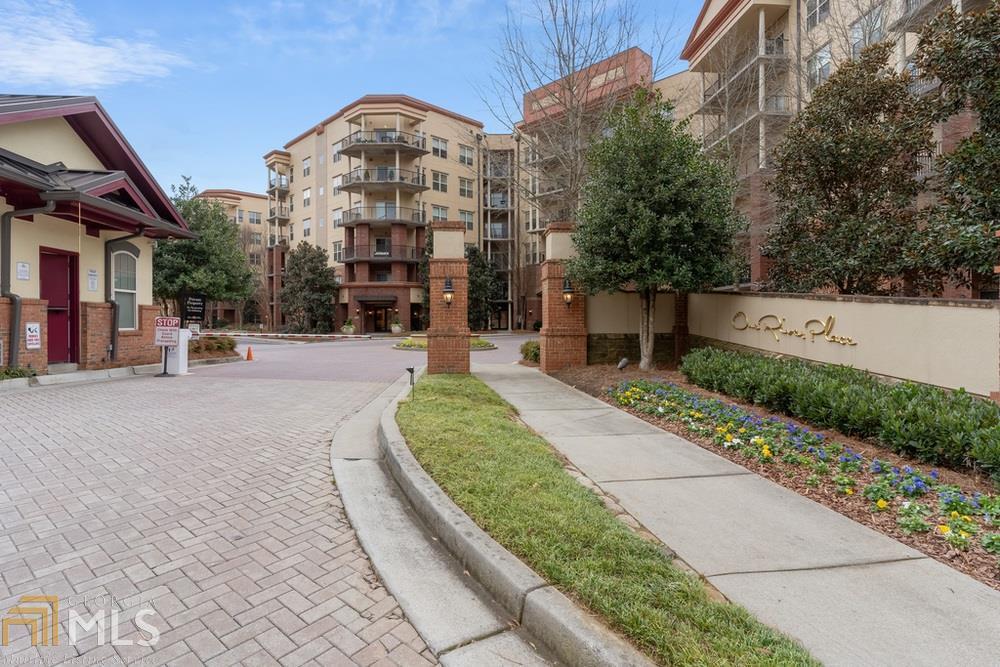 Experience a low maintenance lifestyle full of activity! Great location for commuters. Walk to Rays on the River. Exceptional amenities! Very well maintained condo.