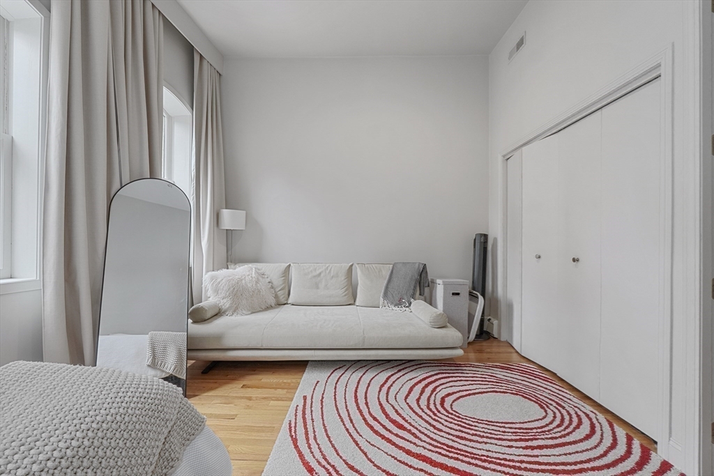 70 Clarendon Street, Unit 1 Boston, MA 02116 - Photo 9 of 19 a living room with furniture and a rug