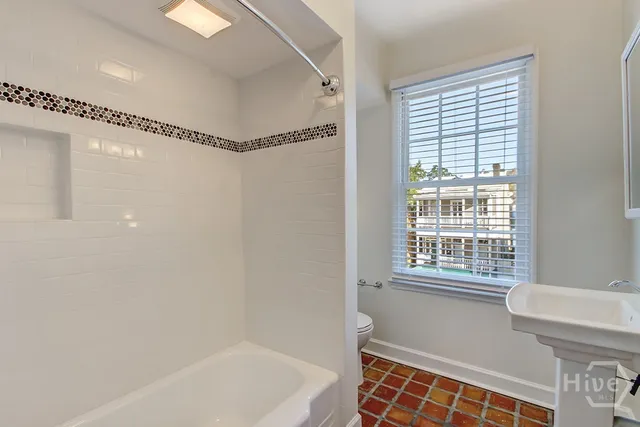 $1,800 | 303 West Henry Street, Unit B, Savannah, GA 31401