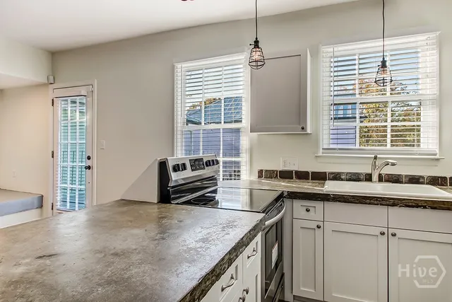 $1,800 | 303 West Henry Street, Unit B, Savannah, GA 31401