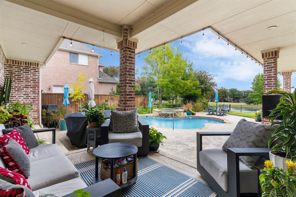 1307 Silverlake Road McKinney, TX 75072 - Photo 29 of 33 a living room with patio furniture and a potted plant