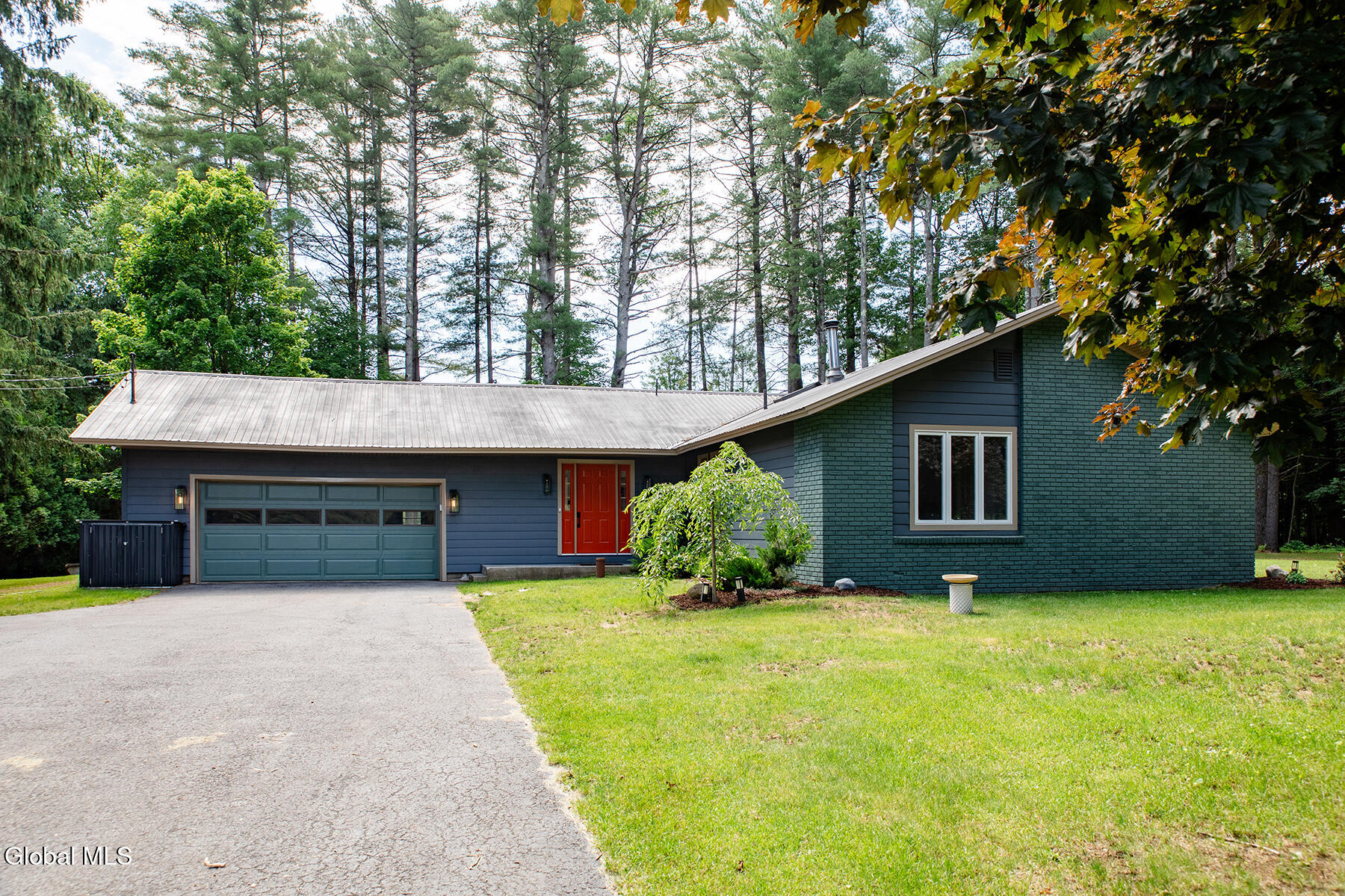 80 Brook Road Saratoga Springs, NY 12866 - Photo 2 of 32 80 Brook Rd - Saratoga Springs - 29