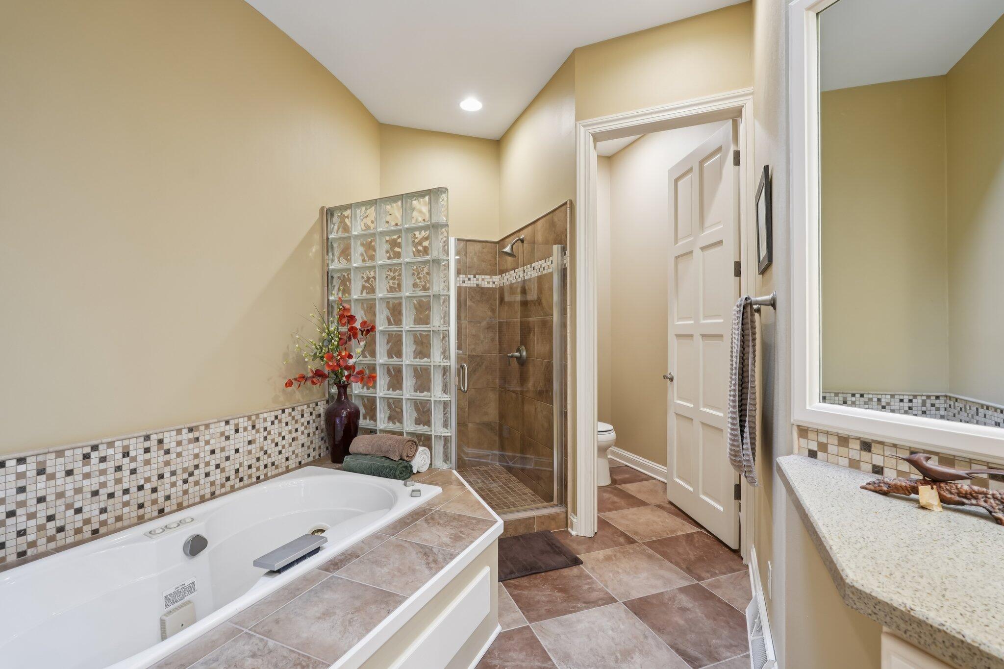 885 Rocky Point, Unit C Brookfield, WI 53005 - Photo 15 of 38 Primary Bath - Close - Main Level