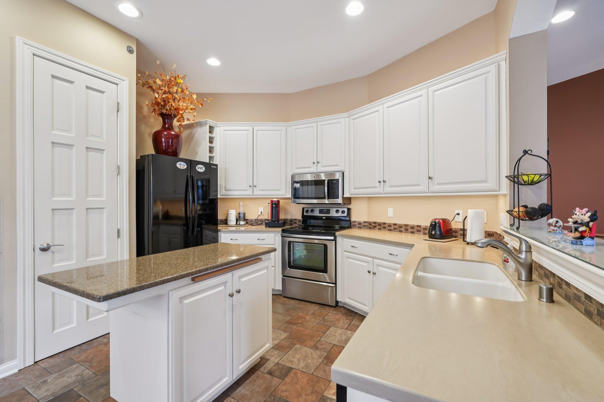 885 Rocky Point, Unit C Brookfield, WI 53005 - Photo 18 of 38 Kitchen