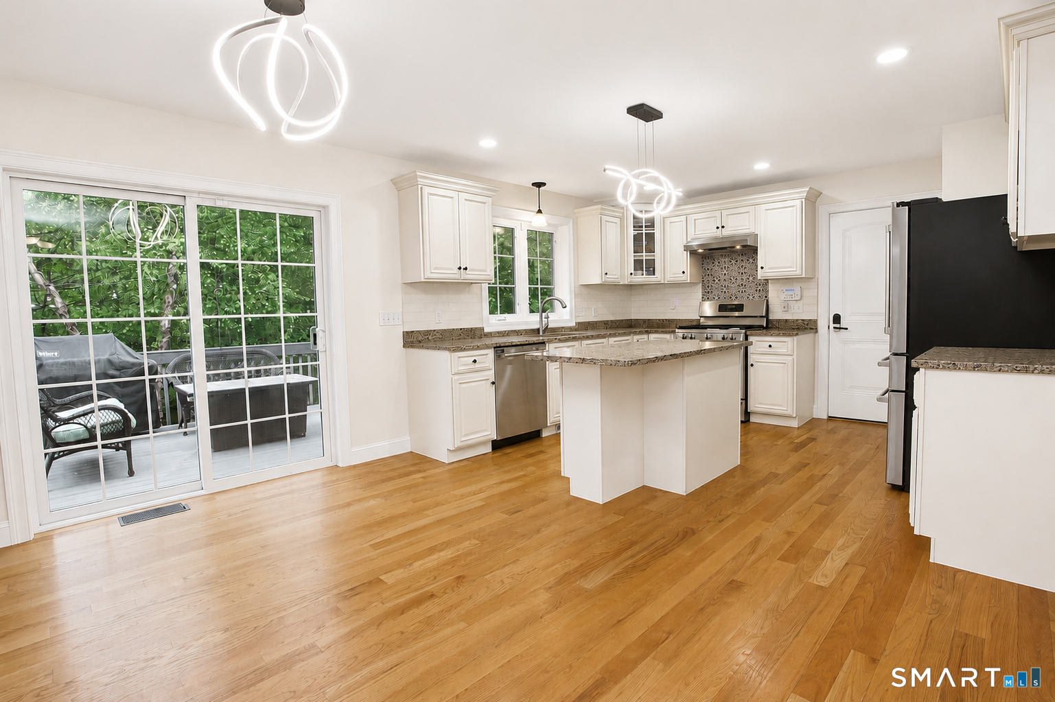 299 Bushy Hill Road Simsbury, CT 06070 - Photo 9 of 37