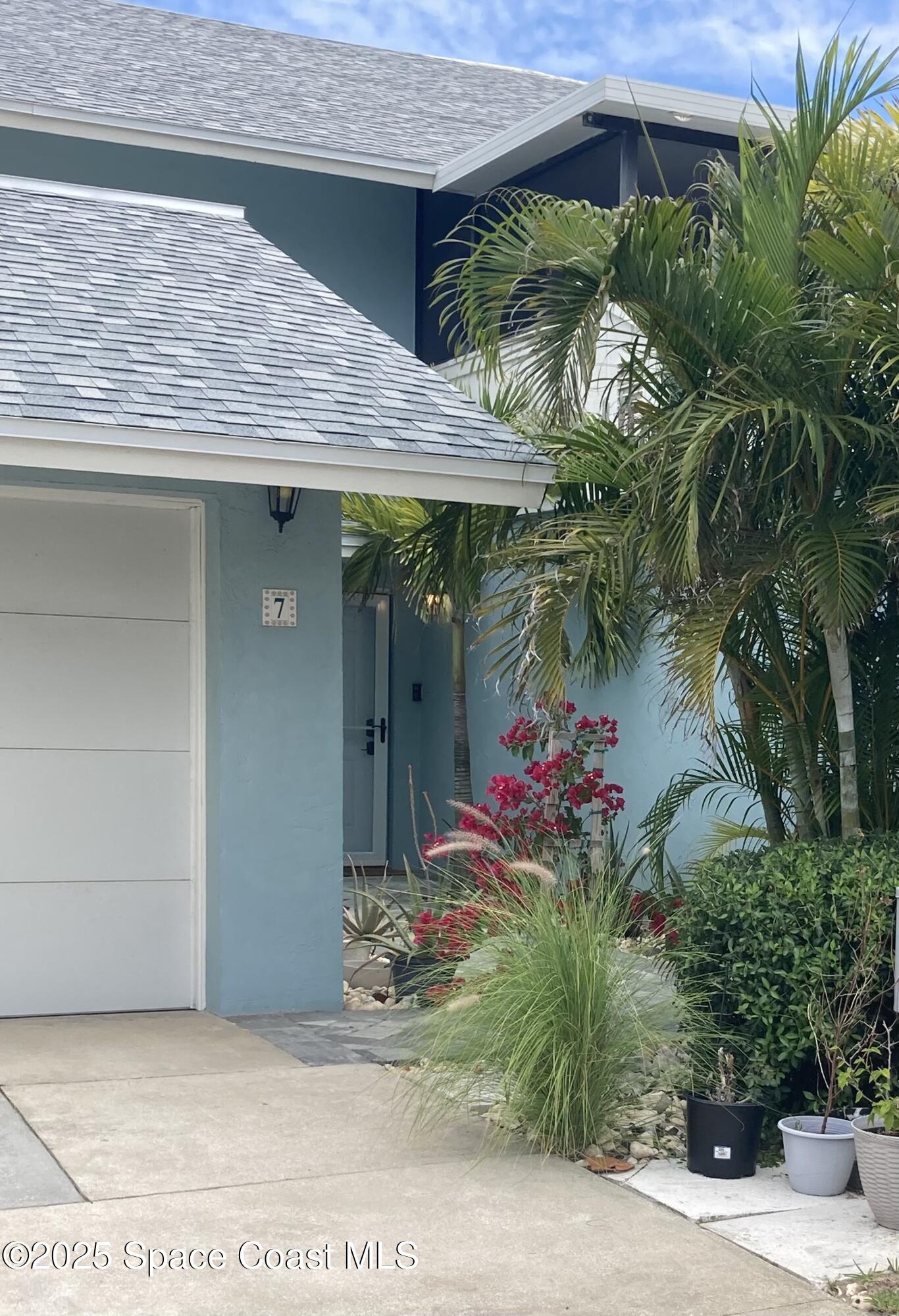 7 Cove Road Melbourne Beach, FL 32951 - Photo 2 of 55 a backyard of a house with flower plants