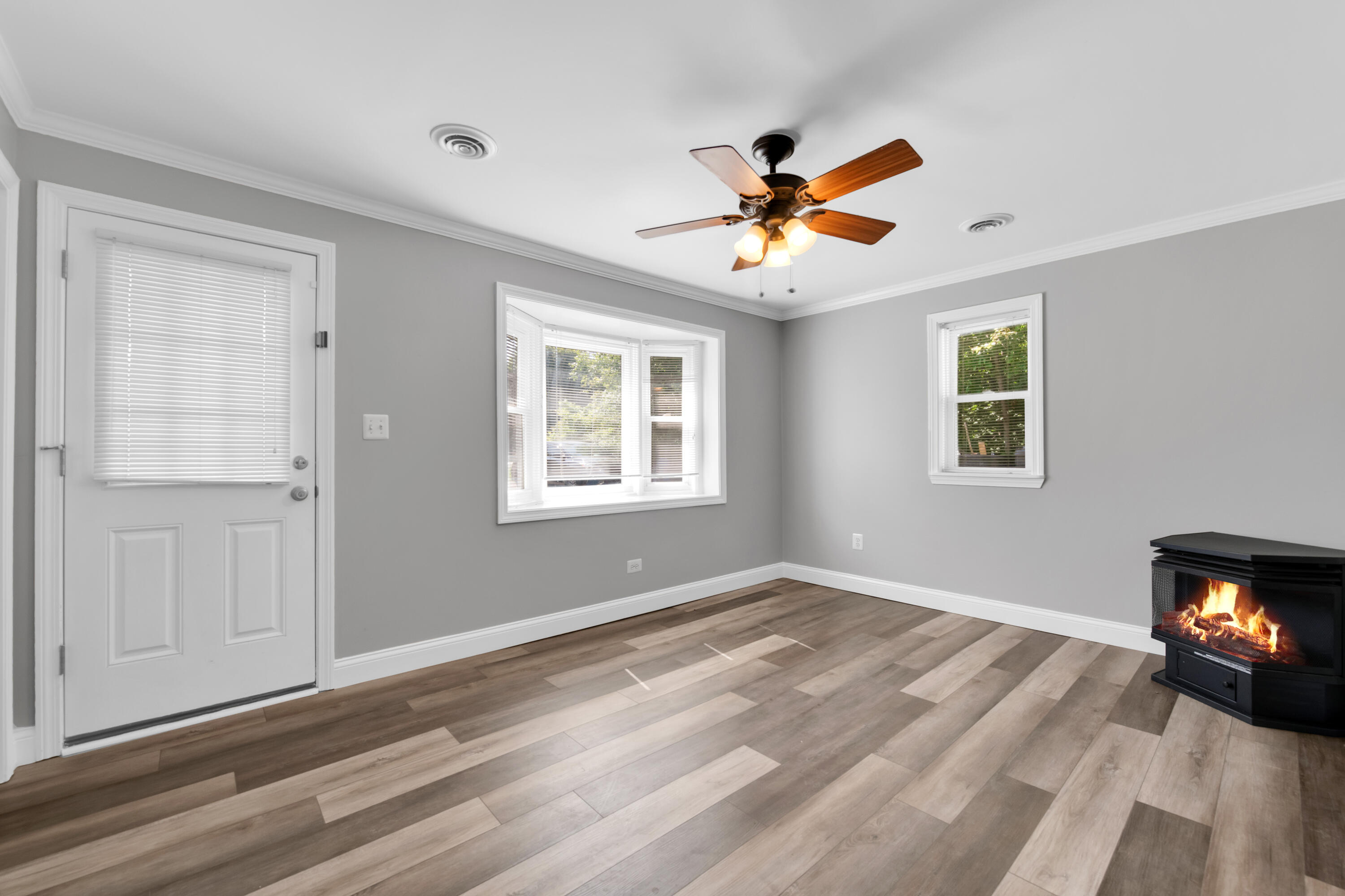 4195 Forest Street Leonard, MI 48367 - Photo 14 of 26 DINING ROOM