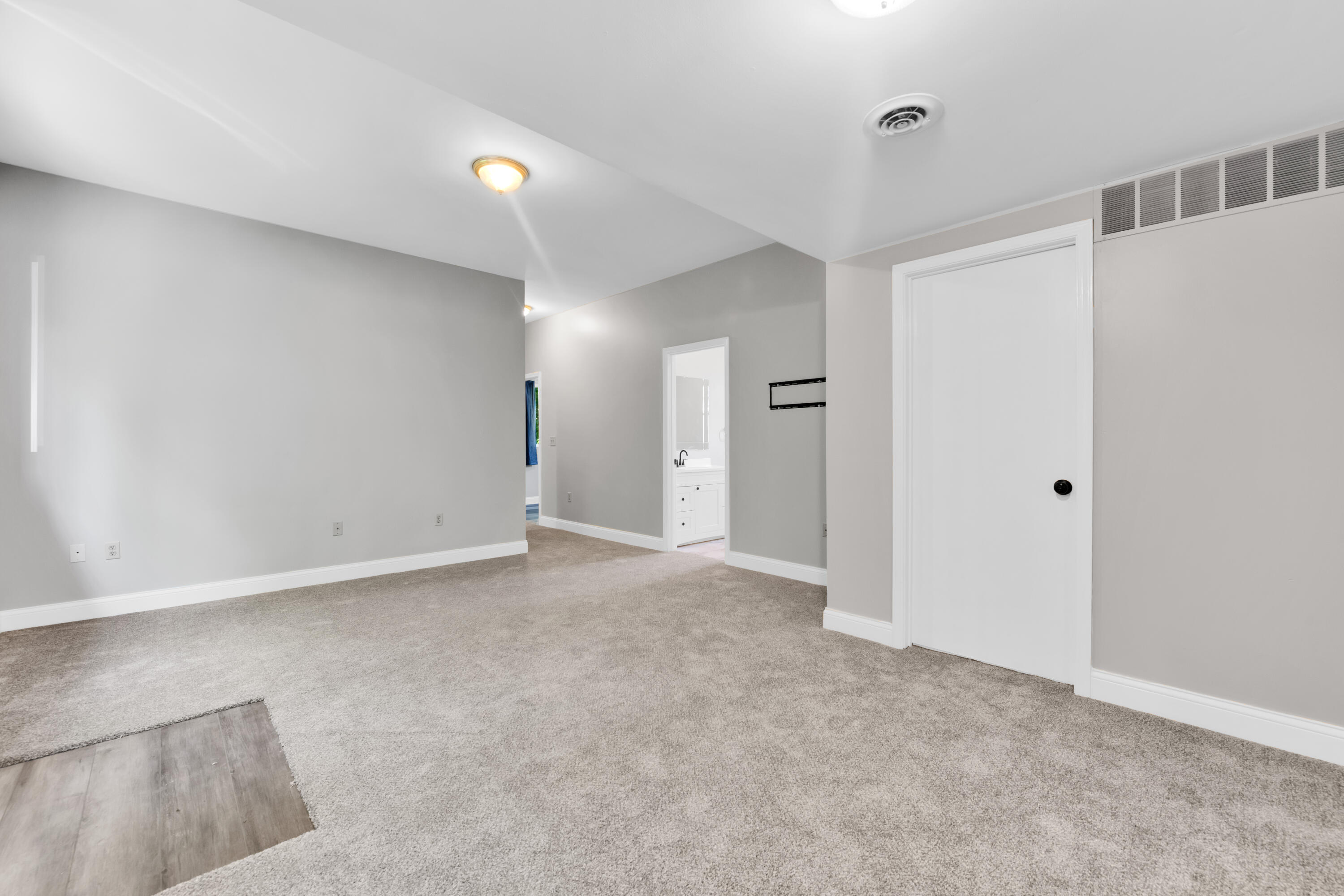 4195 Forest Street Leonard, MI 48367 - Photo 10 of 26 FAMILY ROOM