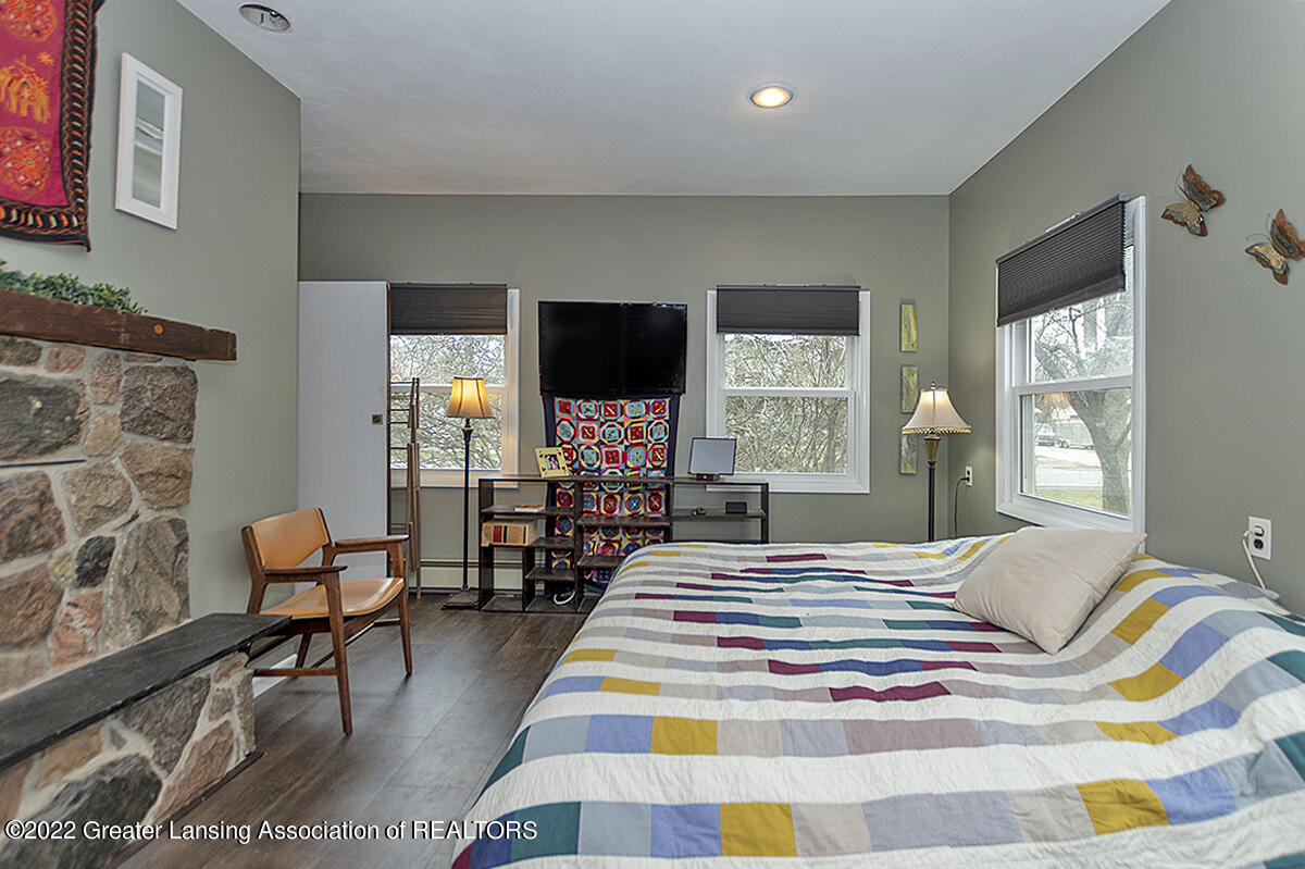 2331 Forest Road Lansing, MI 48910 - Photo 22 of 40 Den