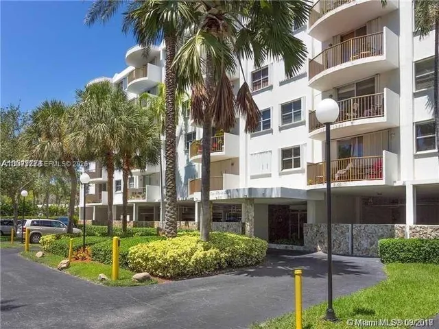 $3,200 | 210 Seaview Drive, Unit 607, Key Biscayne, FL 33149