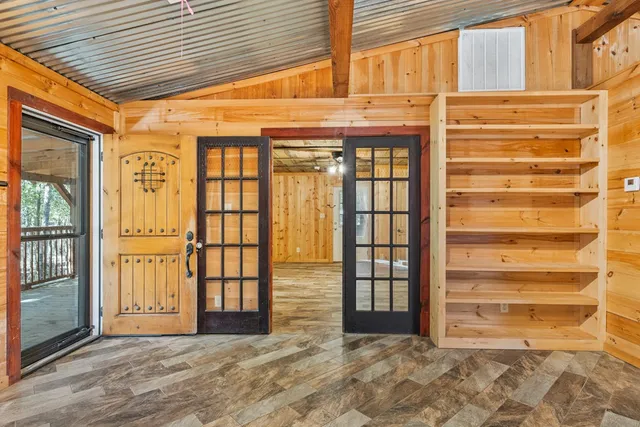 a view of front door with entryway