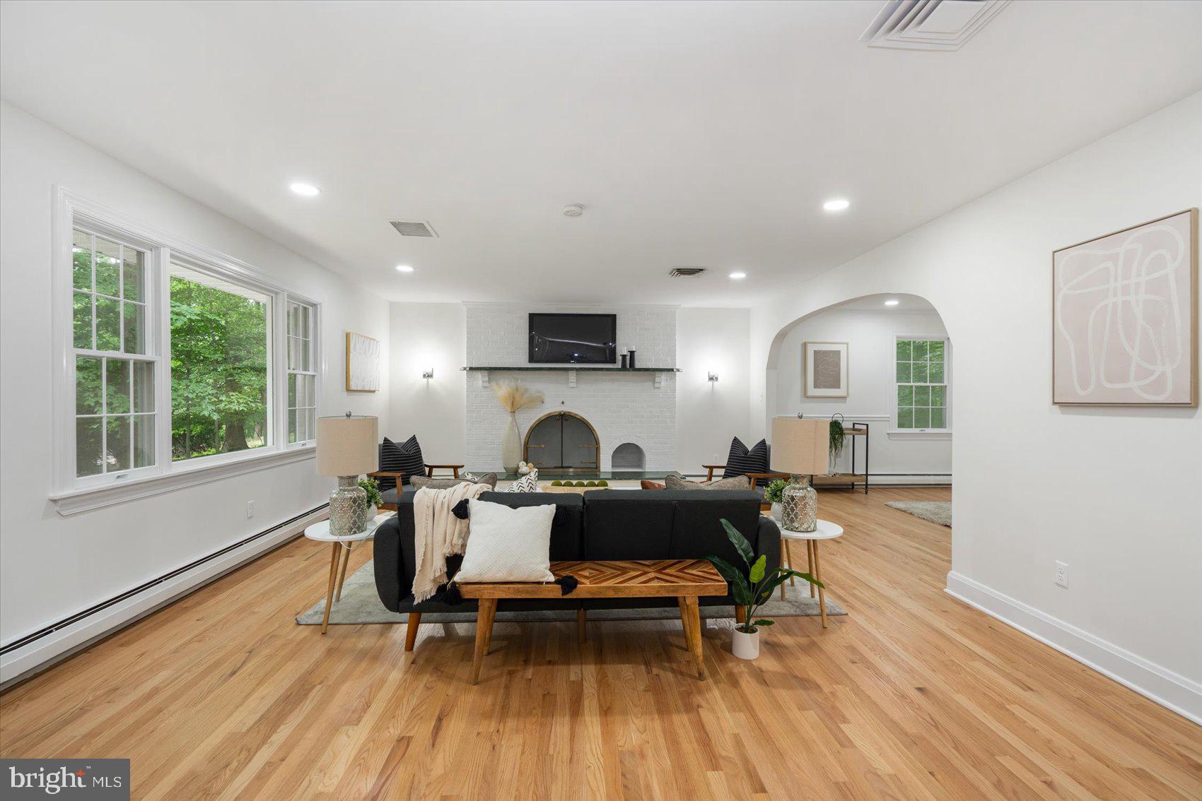 8105 Anita Road Baltimore, MD 21208 - Photo 2 of 77 Living Room