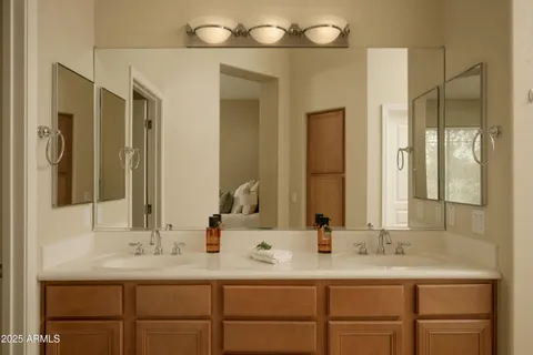 $558,000 | 2989 North 44th Street, Unit 2007, Phoenix, AZ 85018