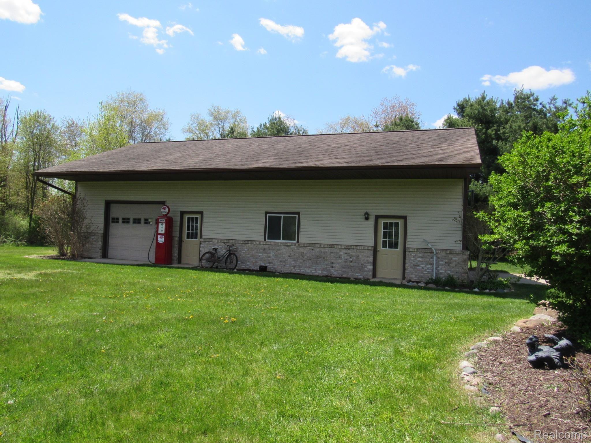 4883 Burgess Road Pinckney, MI 48169 - Photo 13 of 55 IMG_2716.JPG