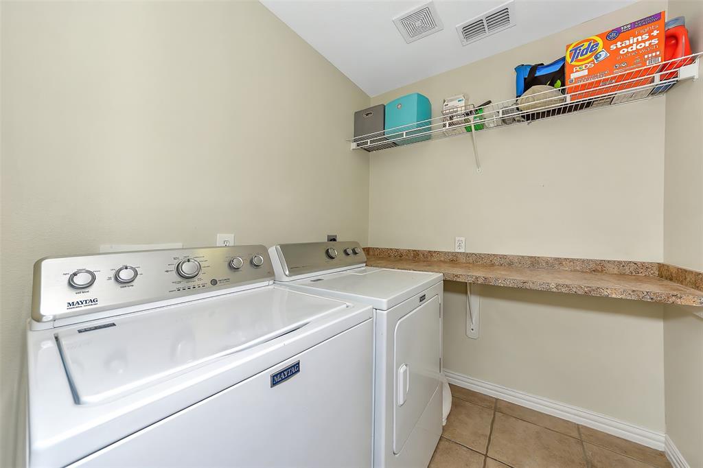 203 North Church Street Blue Ridge, TX 75424 - Photo 6 of 18 a utility room with dryer and washer