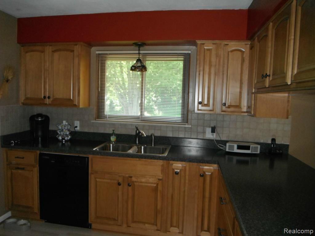 11885 Fessner Road Carleton, MI 48117 - Photo 12 of 33 Kitchen (3).jpg