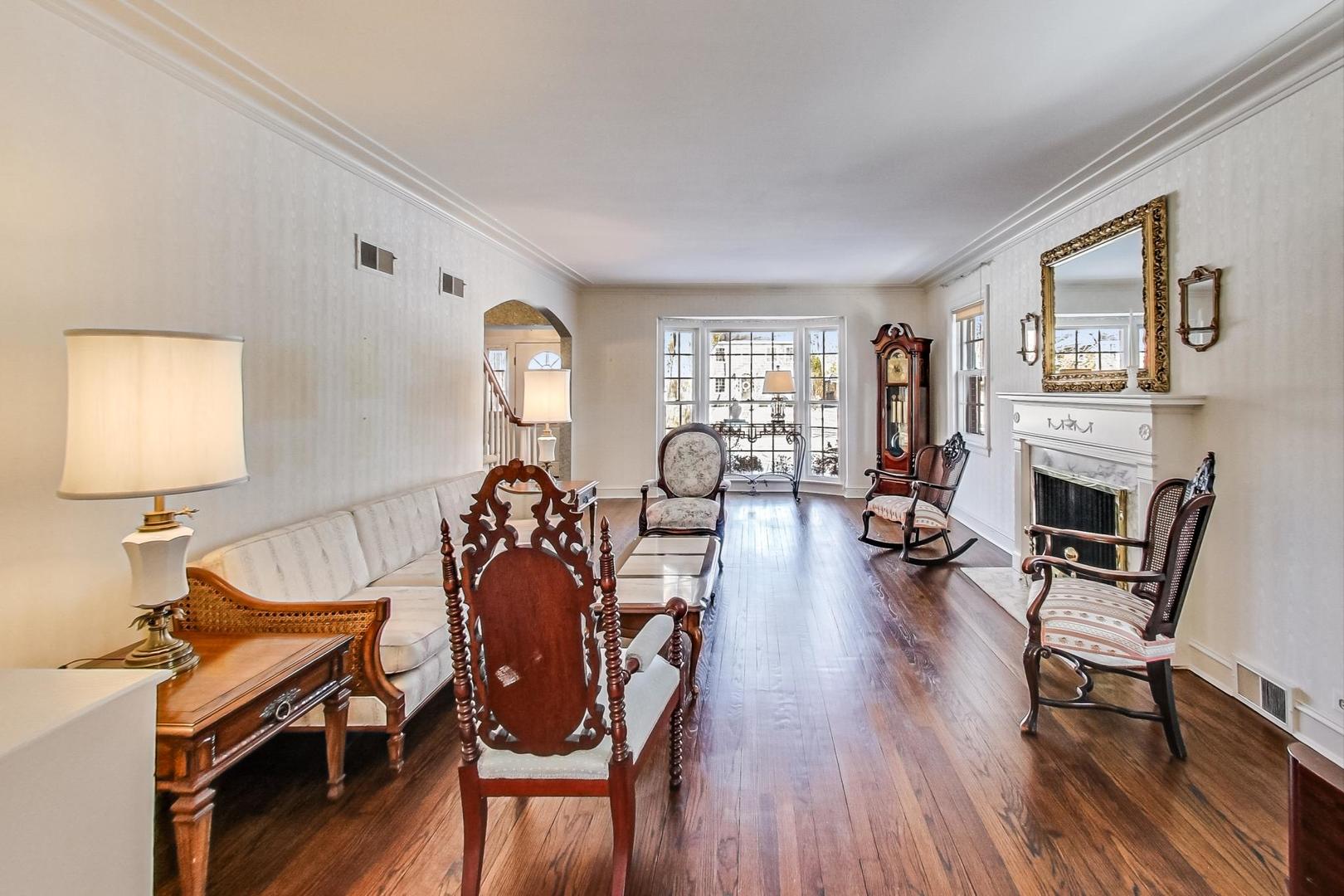 1166 Cherry Street Winnetka, IL 60093 - Photo 5 of 44 a view of a livingroom with furniture and a flat screen tv