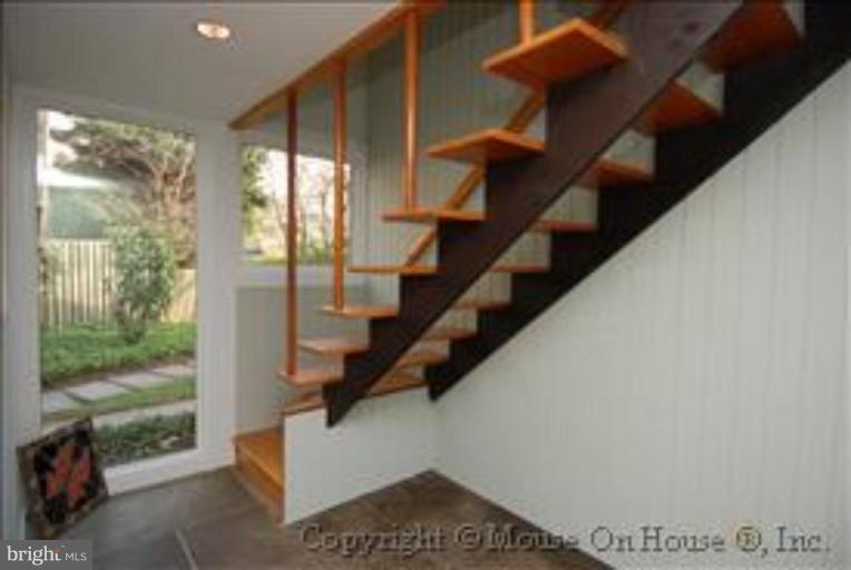 3942 Rickover Road Silver Spring, MD 20902 - Photo 5 of 17 Entrance / Foyer