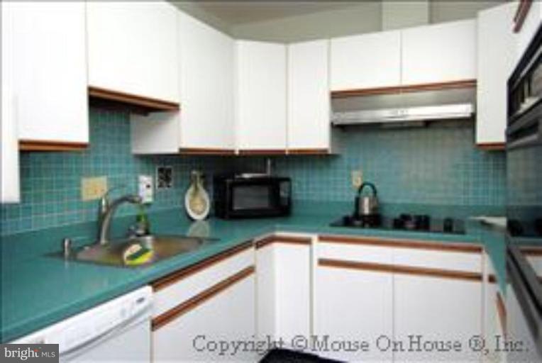 3942 Rickover Road Silver Spring, MD 20902 - Photo 7 of 17 Kitchen