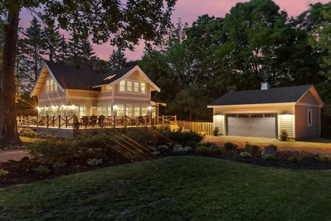 $750,000 | 5685 Howards Point Road, Excelsior, MN 55331