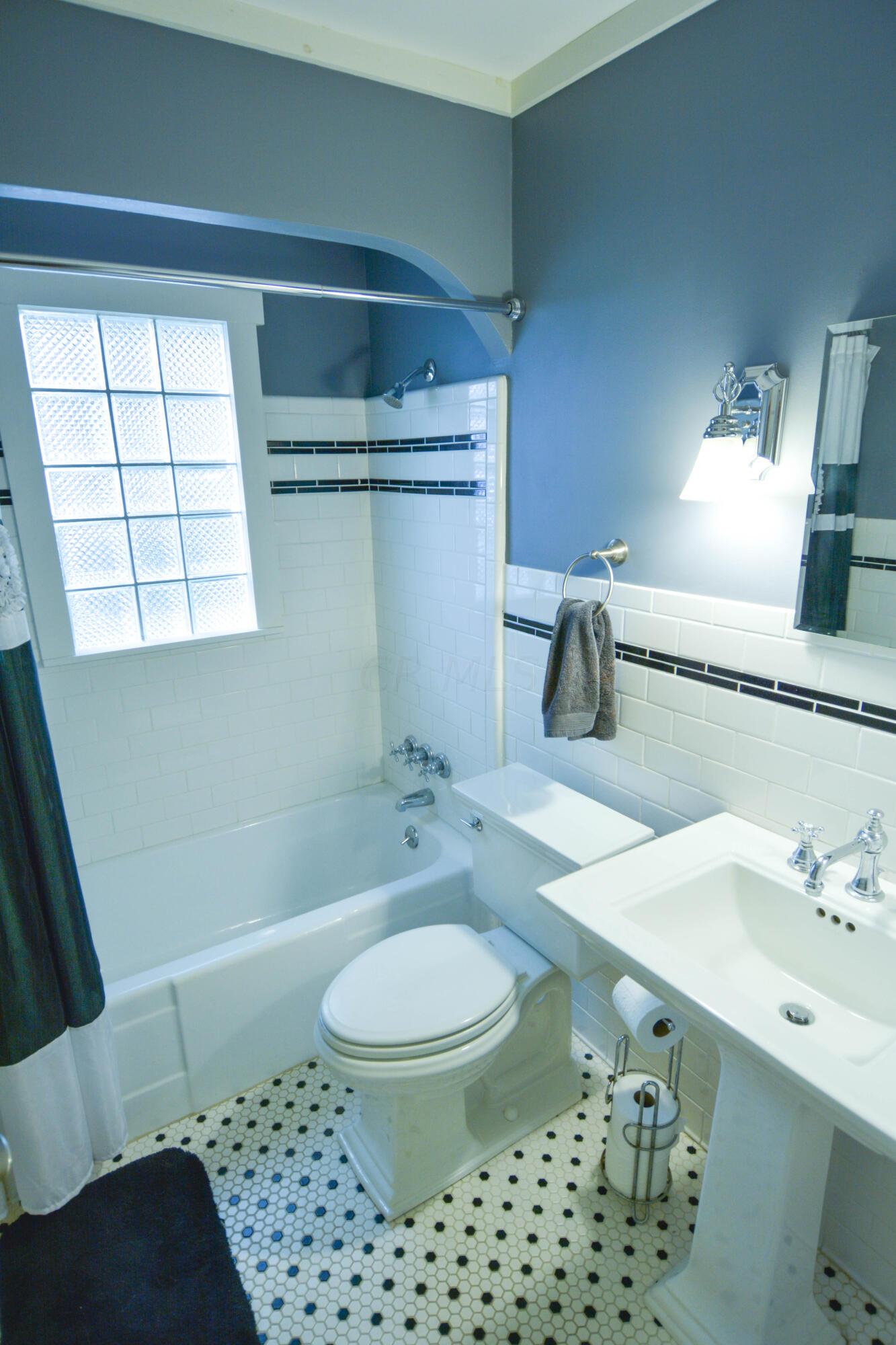 1232 Mulford Road Grandview Heights, OH 43212 - Photo 15 of 33 Bathroom Main