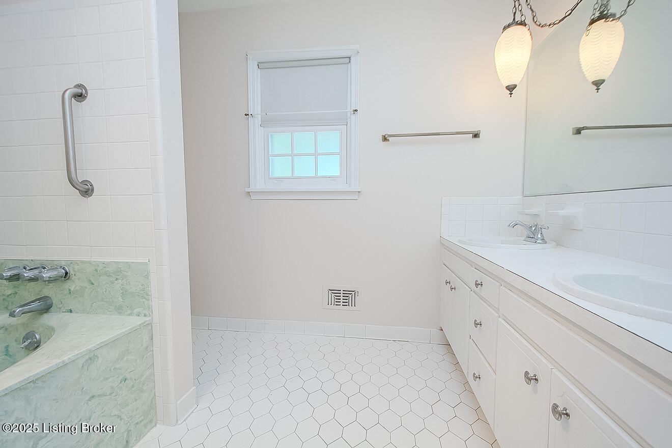 7608 Tempsclair Road Louisville, KY 40220 - Photo 28 of 49 Full Bath