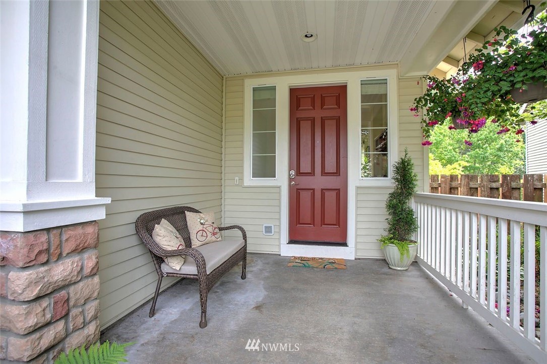 27917 Maple Ridge Way Southeast Maple Valley, WA 98038 - Photo 2 of 25 Gallery Image 2