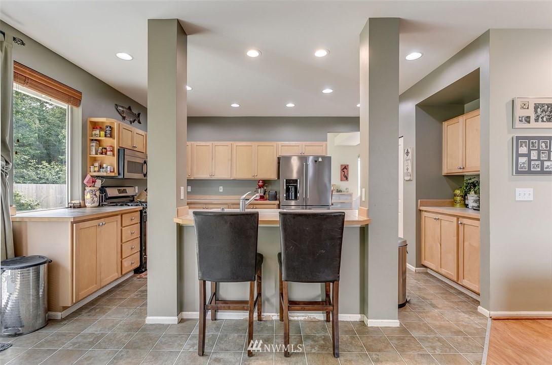 27917 Maple Ridge Way Southeast Maple Valley, WA 98038 - Photo 11 of 25 Gallery Image 11