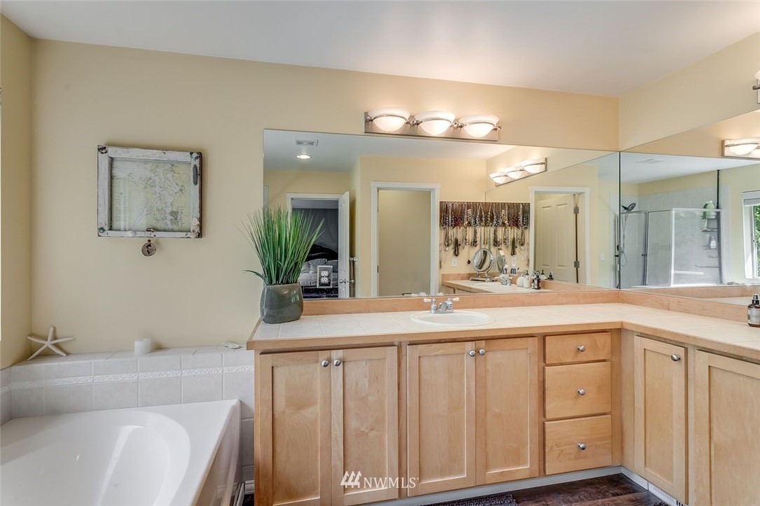 27917 Maple Ridge Way Southeast Maple Valley, WA 98038 - Photo 15 of 25 Gallery Image 15